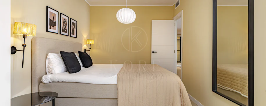 Apartament renovat spectaculos cu 4 dormitoare în locație centrală în Nueva Andalucía