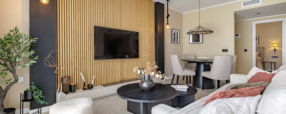 Apartament renovat spectaculos cu 4 dormitoare în locație centrală în Nueva Andalucía
