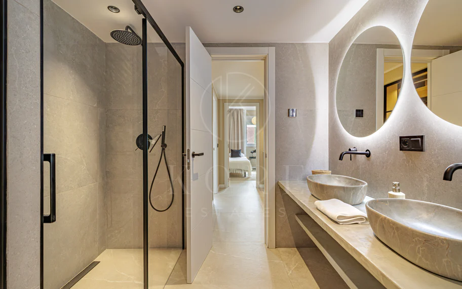 Impresionante Apartamento Reformado de 4 Dormitorios en Nueva Andalucía