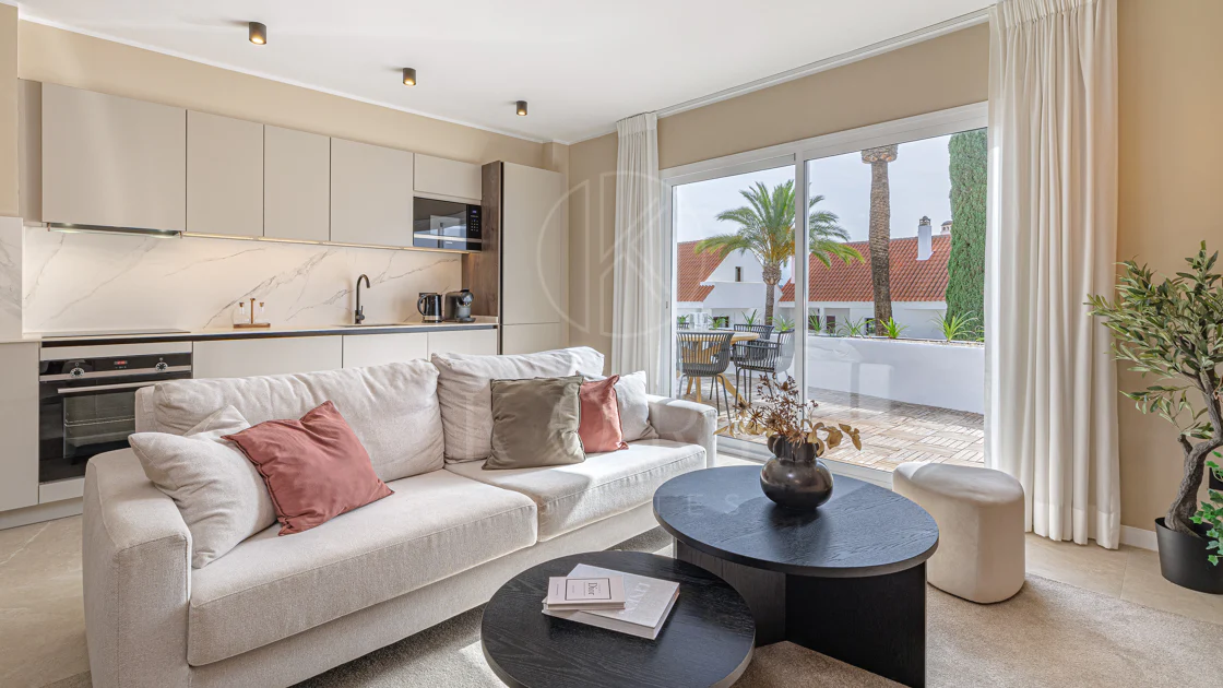 Apartament renovat spectaculos cu 4 dormitoare în locație centrală în Nueva Andalucía