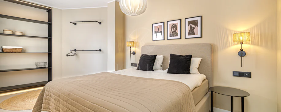 Apartament renovat spectaculos cu 4 dormitoare în locație centrală în Nueva Andalucía