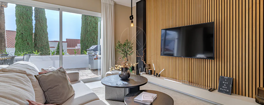 Apartament renovat spectaculos cu 4 dormitoare în locație centrală în Nueva Andalucía