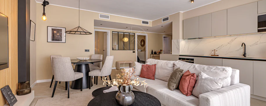 Apartament renovat spectaculos cu 4 dormitoare în locație centrală în Nueva Andalucía