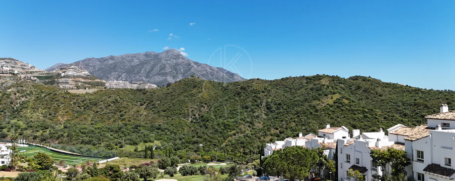 Luminoso y moderno apartamento de 3 dormitorios con vistas al mar y al golf en Altos de La Quinta