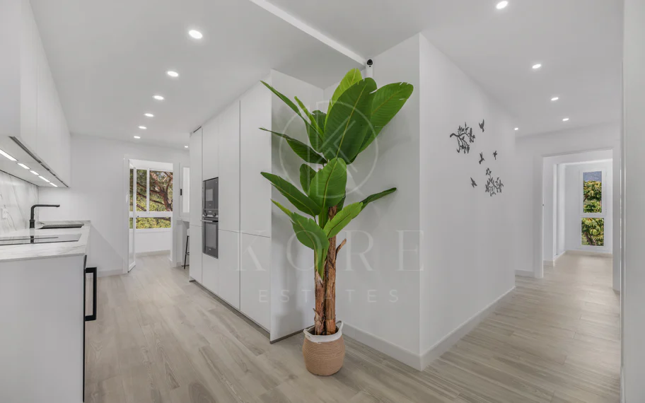 Luminoso y moderno apartamento de 3 dormitorios con vistas al mar y al golf en Altos de La Quinta