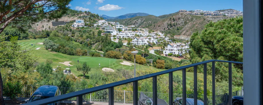 Luminoso y moderno apartamento de 3 dormitorios con vistas al mar y al golf en Altos de La Quinta