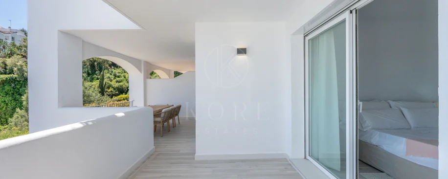 Luminoso y moderno apartamento de 3 dormitorios con vistas al mar y al golf en Altos de La Quinta