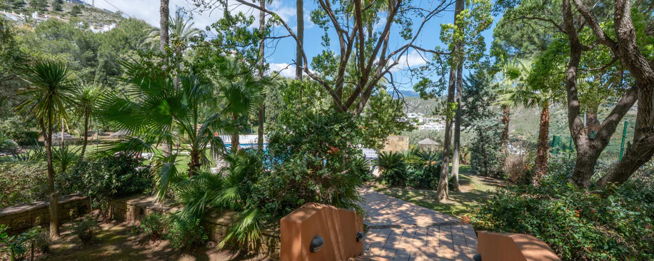 Luminoso y moderno apartamento de 3 dormitorios con vistas al mar y al golf en Altos de La Quinta