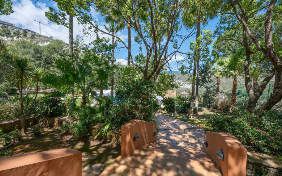 Luminoso y moderno apartamento de 3 dormitorios con vistas al mar y al golf en Altos de La Quinta