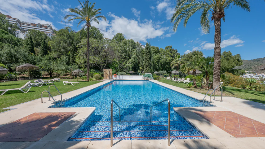 Luminoso y moderno apartamento de 3 dormitorios con vistas al mar y al golf en Altos de La Quinta