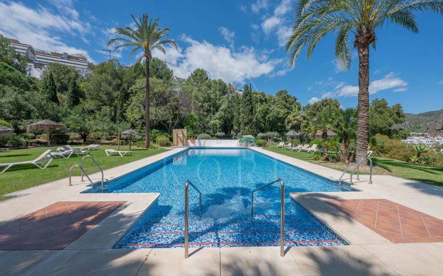 Luminoso y moderno apartamento de 3 dormitorios con vistas al mar y al golf en Altos de La Quinta