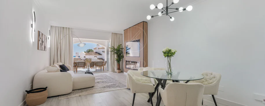 Luminoso y moderno apartamento de 3 dormitorios con vistas al mar y al golf en Altos de La Quinta