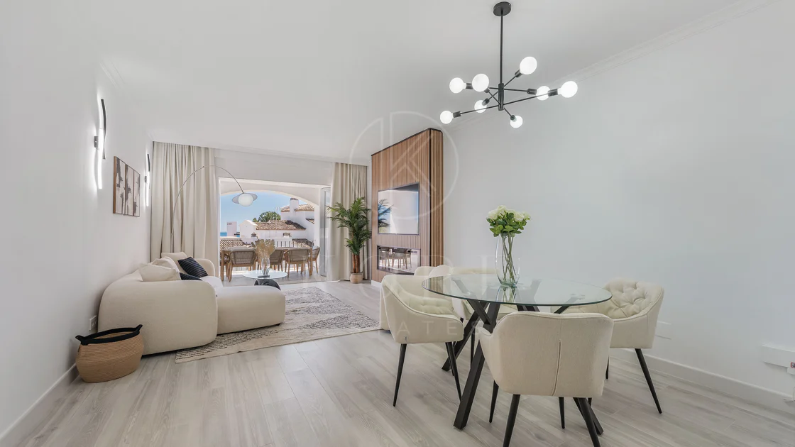 Luminoso y moderno apartamento de 3 dormitorios con vistas al mar y al golf en Altos de La Quinta