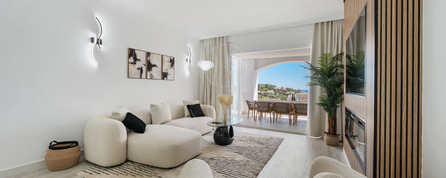 Luminoso y moderno apartamento de 3 dormitorios con vistas al mar y al golf en Altos de La Quinta