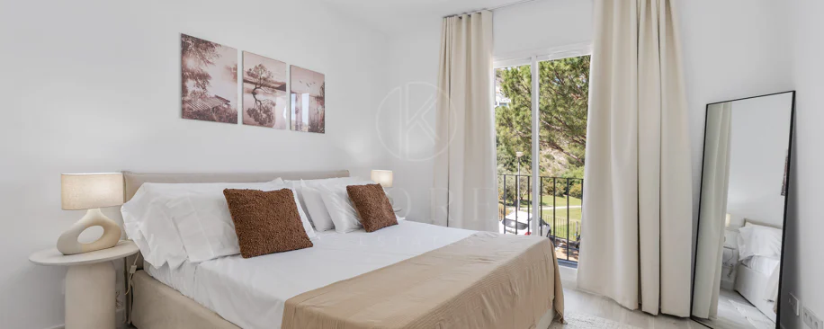 Luminoso y moderno apartamento de 3 dormitorios con vistas al mar y al golf en Altos de La Quinta