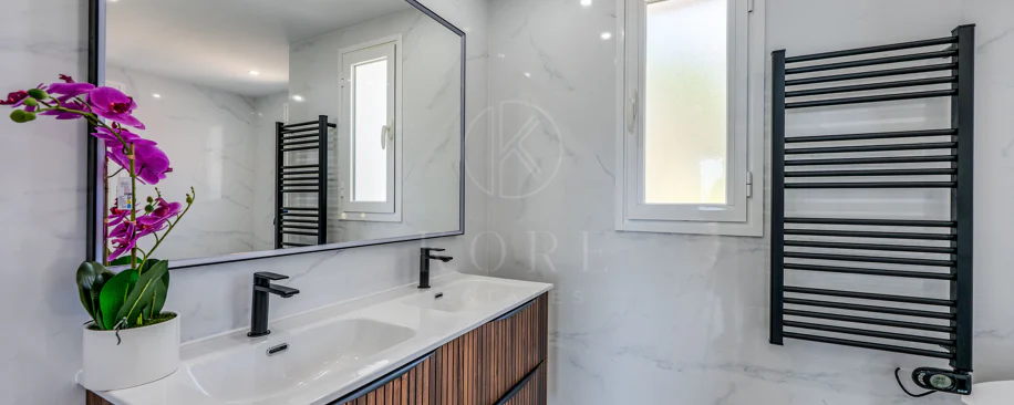 Luminoso y moderno apartamento de 3 dormitorios con vistas al mar y al golf en Altos de La Quinta