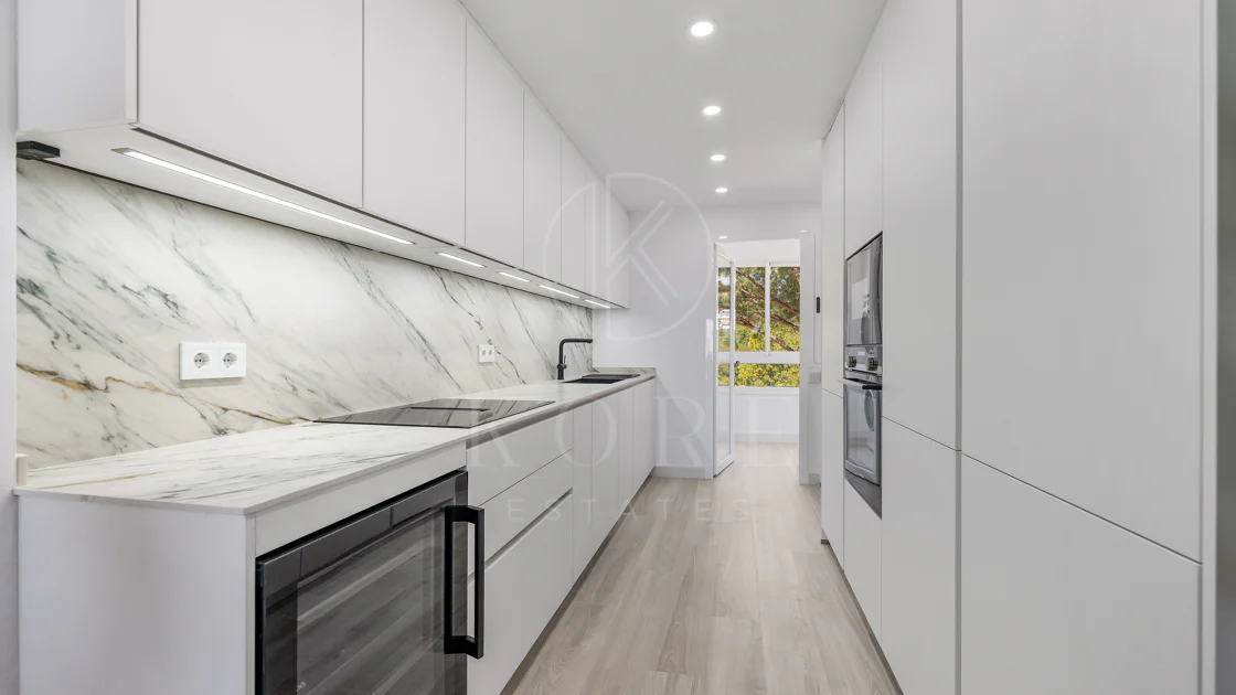 Luminoso y moderno apartamento de 3 dormitorios con vistas al mar y al golf en Altos de La Quinta