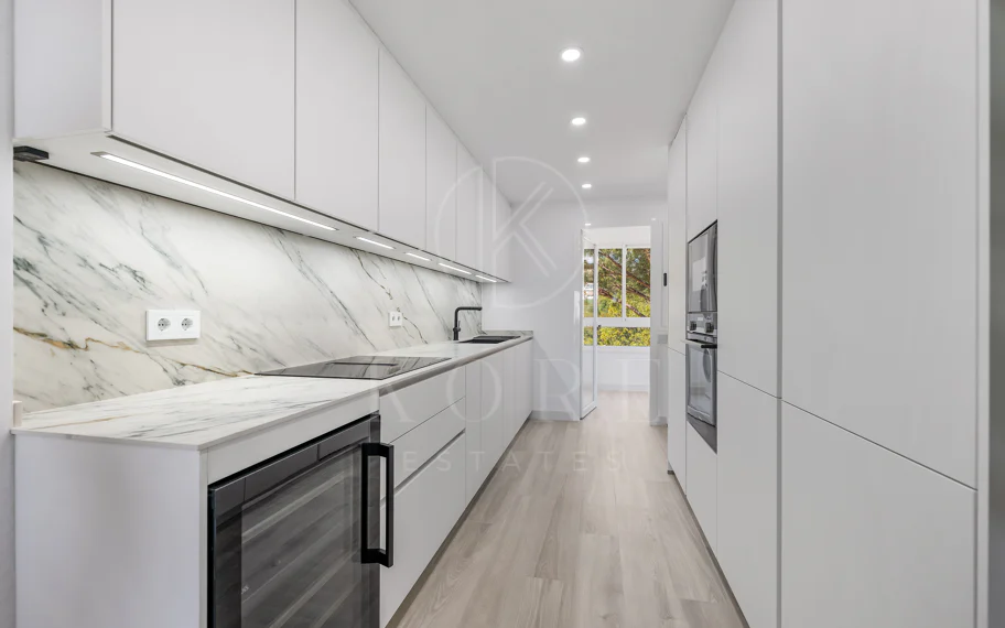 Luminoso y moderno apartamento de 3 dormitorios con vistas al mar y al golf en Altos de La Quinta