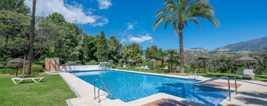 Luminoso y moderno apartamento de 3 dormitorios con vistas al mar y al golf en Altos de La Quinta