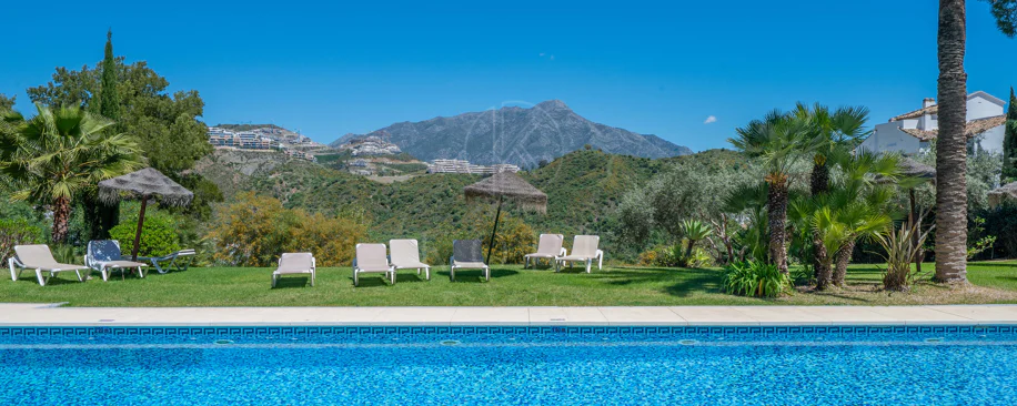 Luminoso y moderno apartamento de 3 dormitorios con vistas al mar y al golf en Altos de La Quinta