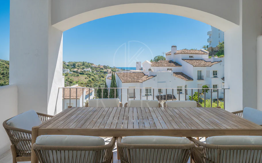 Luminoso y moderno apartamento de 3 dormitorios con vistas al mar y al golf en Altos de La Quinta
