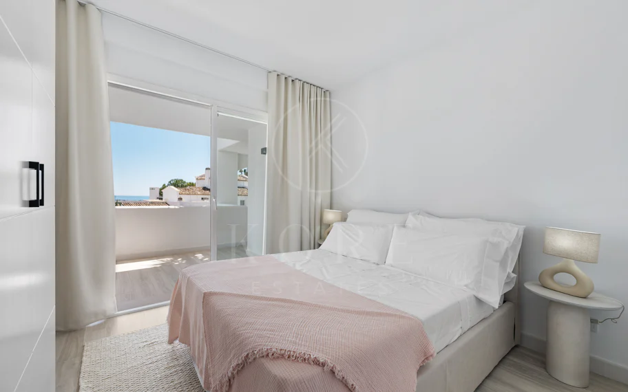 Luminoso y moderno apartamento de 3 dormitorios con vistas al mar y al golf en Altos de La Quinta