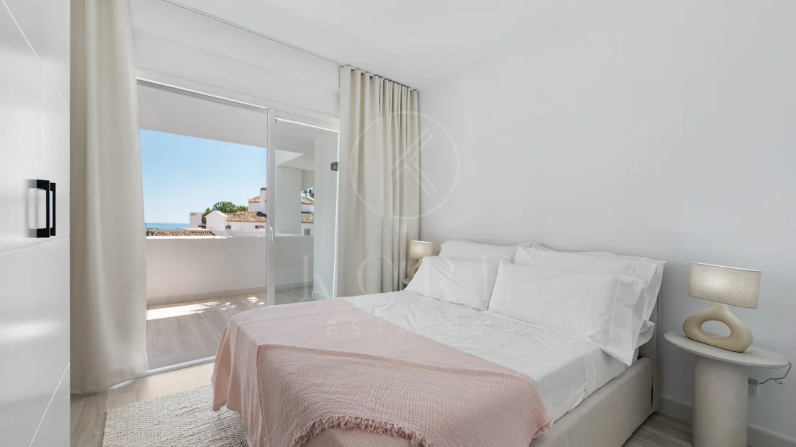 Luminoso y moderno apartamento de 3 dormitorios con vistas al mar y al golf en Altos de La Quinta