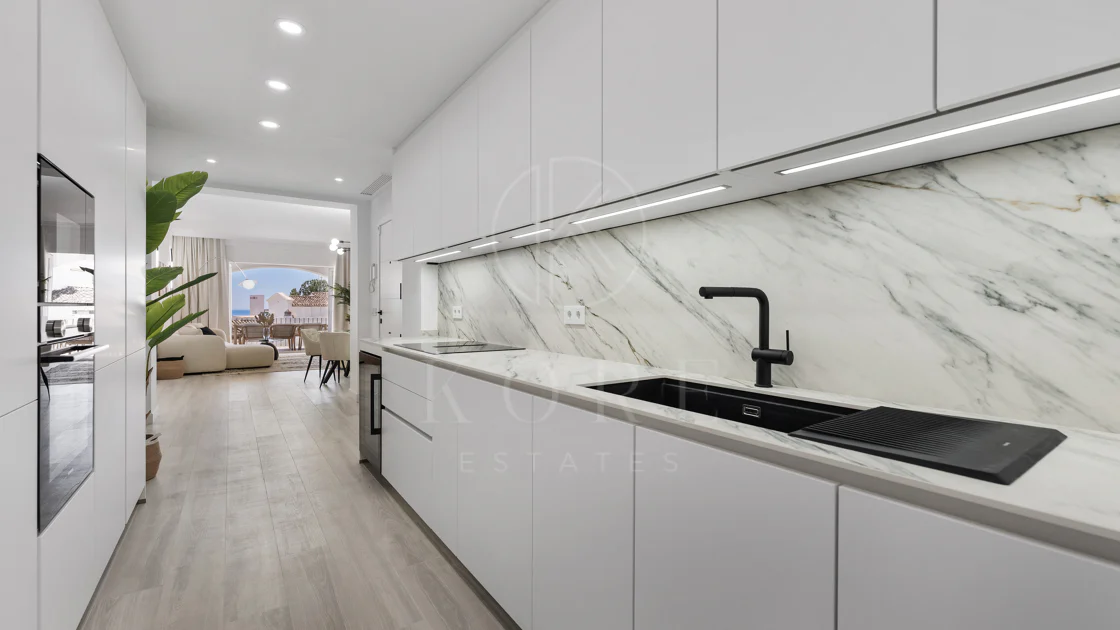 Luminoso y moderno apartamento de 3 dormitorios con vistas al mar y al golf en Altos de La Quinta