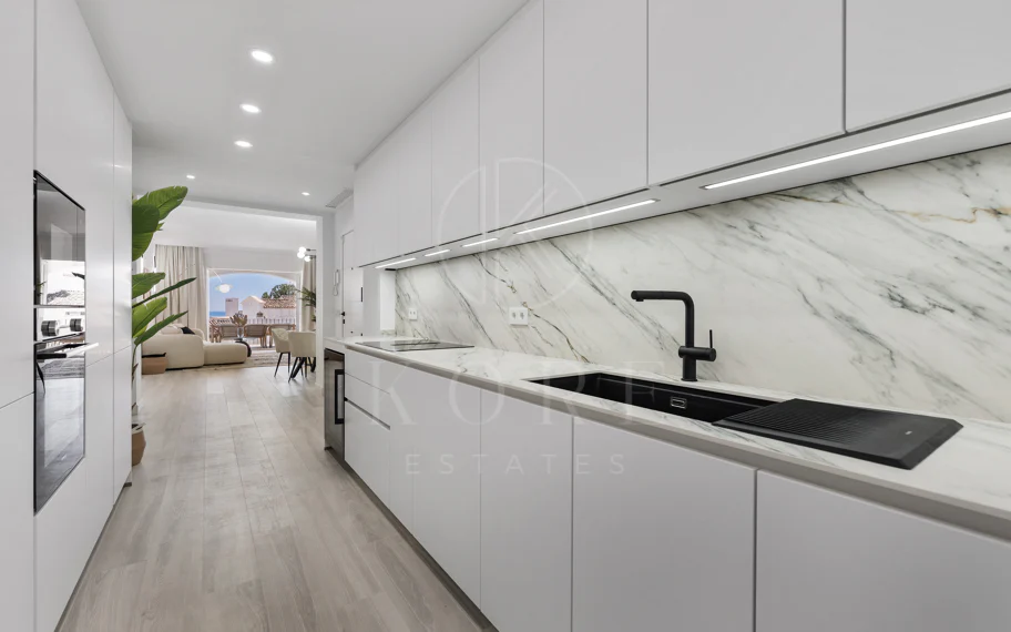 Luminoso y moderno apartamento de 3 dormitorios con vistas al mar y al golf en Altos de La Quinta