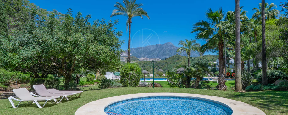 Luminoso y moderno apartamento de 3 dormitorios con vistas al mar y al golf en Altos de La Quinta