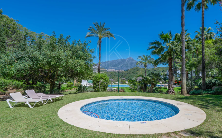Luminoso y moderno apartamento de 3 dormitorios con vistas al mar y al golf en Altos de La Quinta