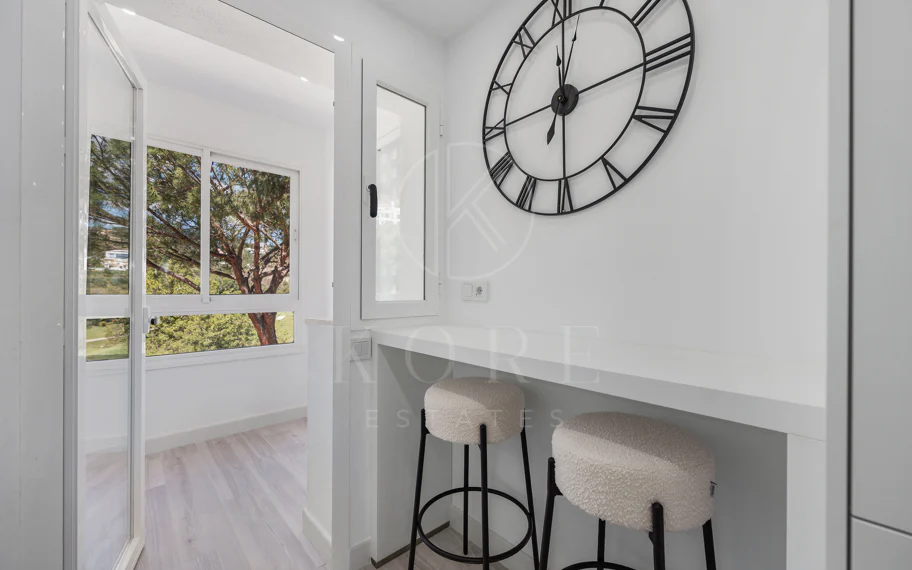Luminoso y moderno apartamento de 3 dormitorios con vistas al mar y al golf en Altos de La Quinta