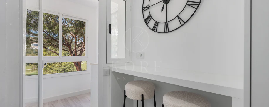 Luminoso y moderno apartamento de 3 dormitorios con vistas al mar y al golf en Altos de La Quinta