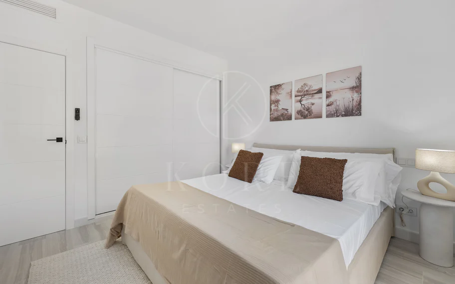 Luminoso y moderno apartamento de 3 dormitorios con vistas al mar y al golf en Altos de La Quinta