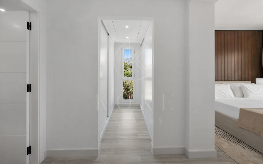 Luminoso y moderno apartamento de 3 dormitorios con vistas al mar y al golf en Altos de La Quinta