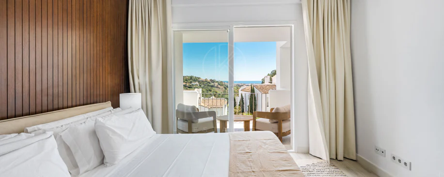 Luminoso y moderno apartamento de 3 dormitorios con vistas al mar y al golf en Altos de La Quinta