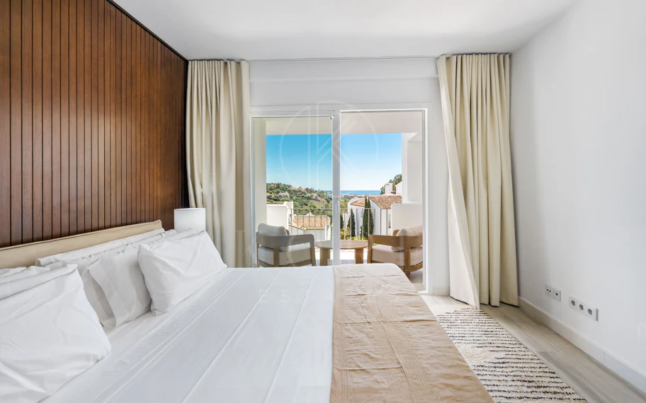 Luminoso y moderno apartamento de 3 dormitorios con vistas al mar y al golf en Altos de La Quinta