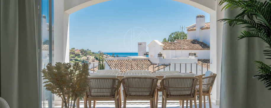 Luminoso y moderno apartamento de 3 dormitorios con vistas al mar y al golf en Altos de La Quinta