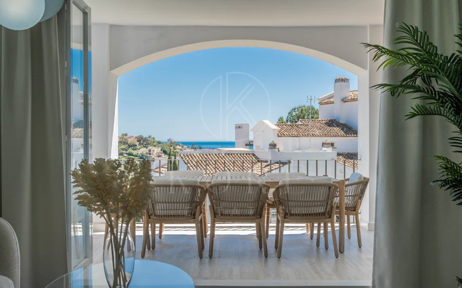 Luminoso y moderno apartamento de 3 dormitorios con vistas al mar y al golf en Altos de La Quinta