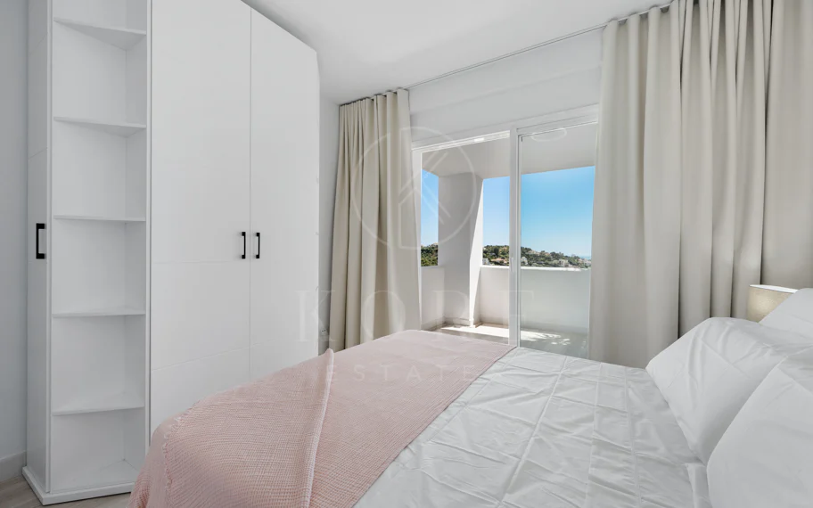 Luminoso y moderno apartamento de 3 dormitorios con vistas al mar y al golf en Altos de La Quinta