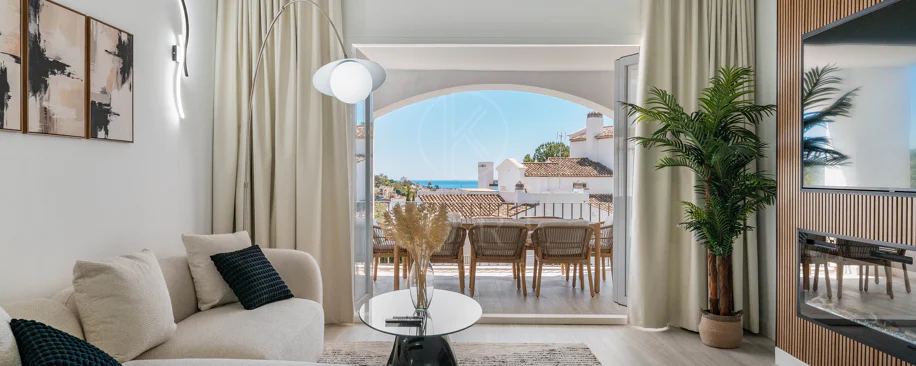 Luminoso y moderno apartamento de 3 dormitorios con vistas al mar y al golf en Altos de La Quinta