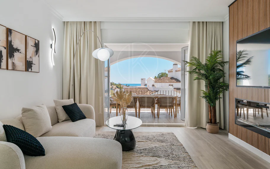 Luminoso y moderno apartamento de 3 dormitorios con vistas al mar y al golf en Altos de La Quinta