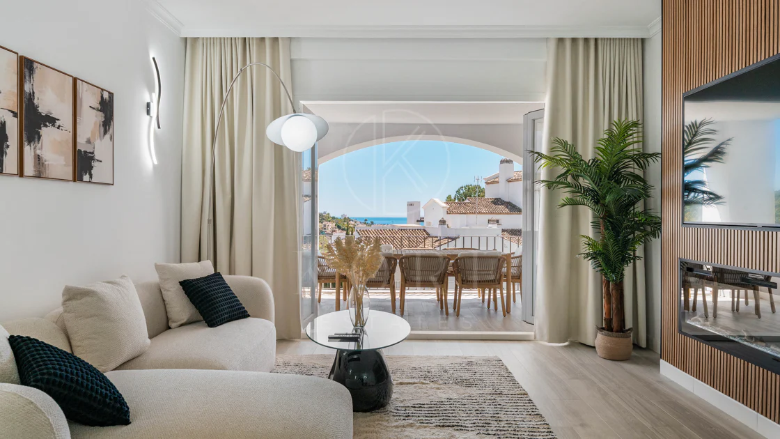 Luminoso y moderno apartamento de 3 dormitorios con vistas al mar y al golf en Altos de La Quinta