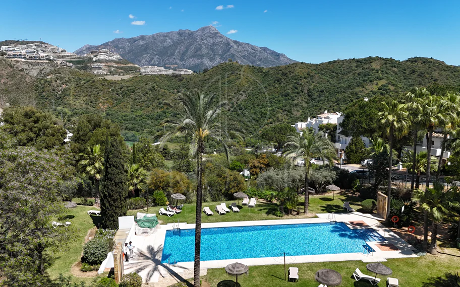 Luminoso y moderno apartamento de 3 dormitorios con vistas al mar y al golf en Altos de La Quinta