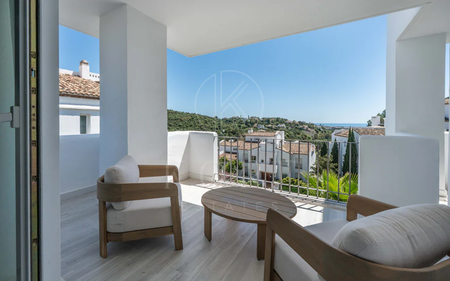 Luminoso y moderno apartamento de 3 dormitorios con vistas al mar y al golf en Altos de La Quinta