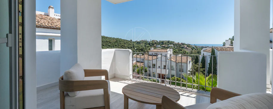 Luminoso y moderno apartamento de 3 dormitorios con vistas al mar y al golf en Altos de La Quinta