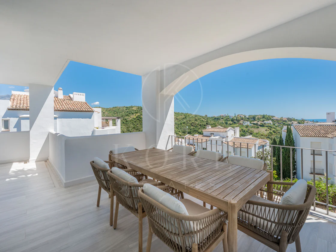 Bright and Modern 3 bedroom middle-floor apartment with sea and golf views in Altos de La Quinta