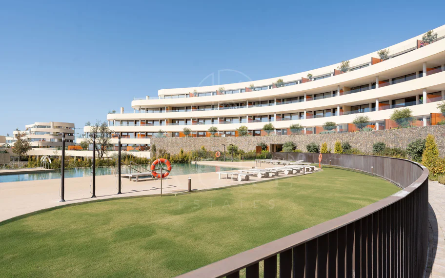 Experiencia refinada vida costera en este nuevo apartamento de lujo ubicado dentro del prestigioso Higuerón Resort.
