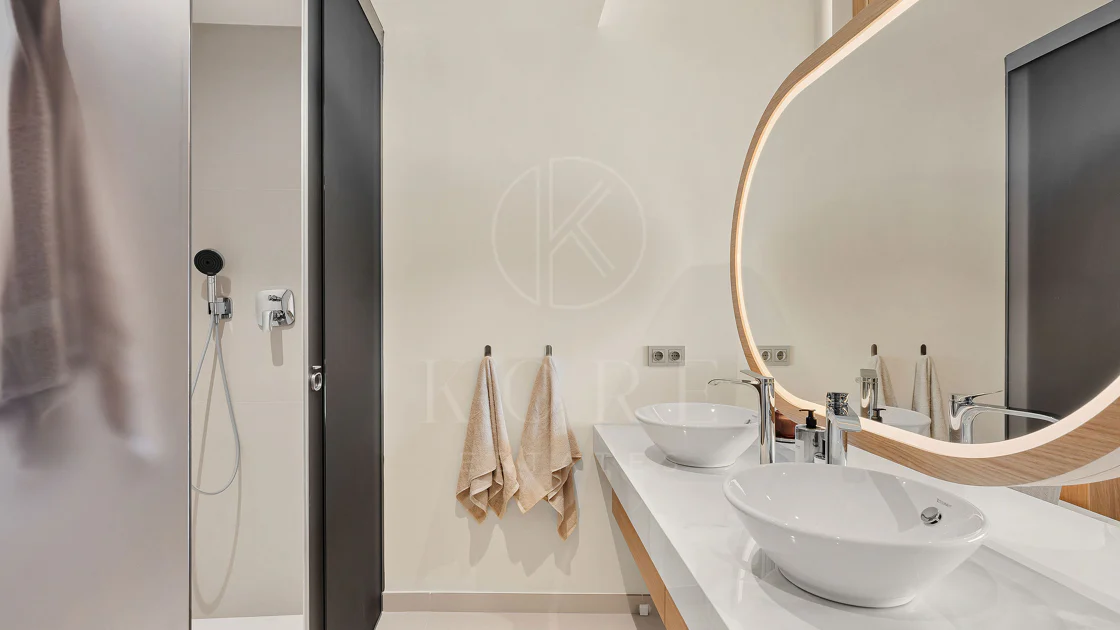 Experiencia refinada vida costera en este nuevo apartamento de lujo ubicado dentro del prestigioso Higuerón Resort.