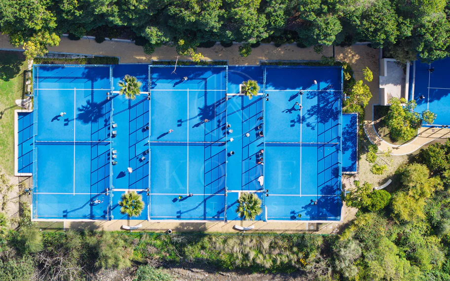 Experiencia refinada vida costera en este nuevo apartamento de lujo ubicado dentro del prestigioso Higuerón Resort.
